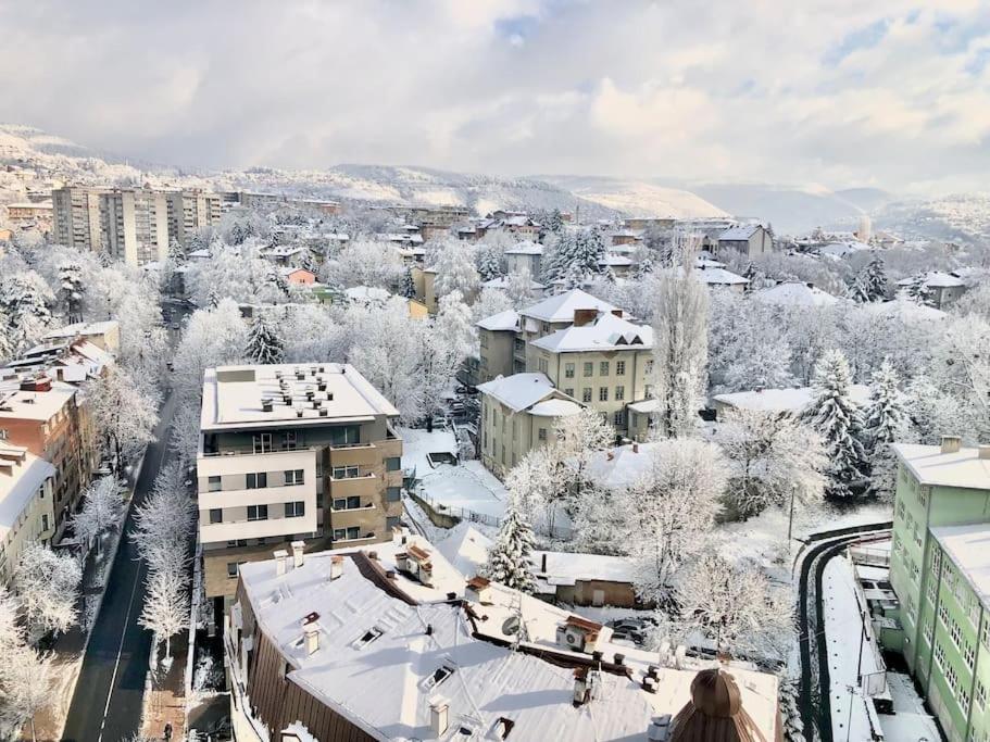 2 Bedroom Penthouse In City Center, Free Parking SJJ Exteriér fotografie